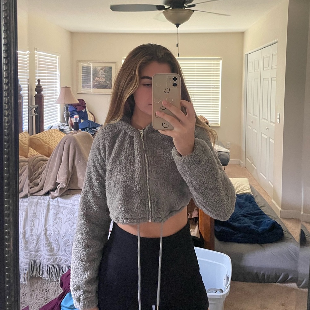 Gray Shein cropped zip up fuzzy jacket with hood Medium